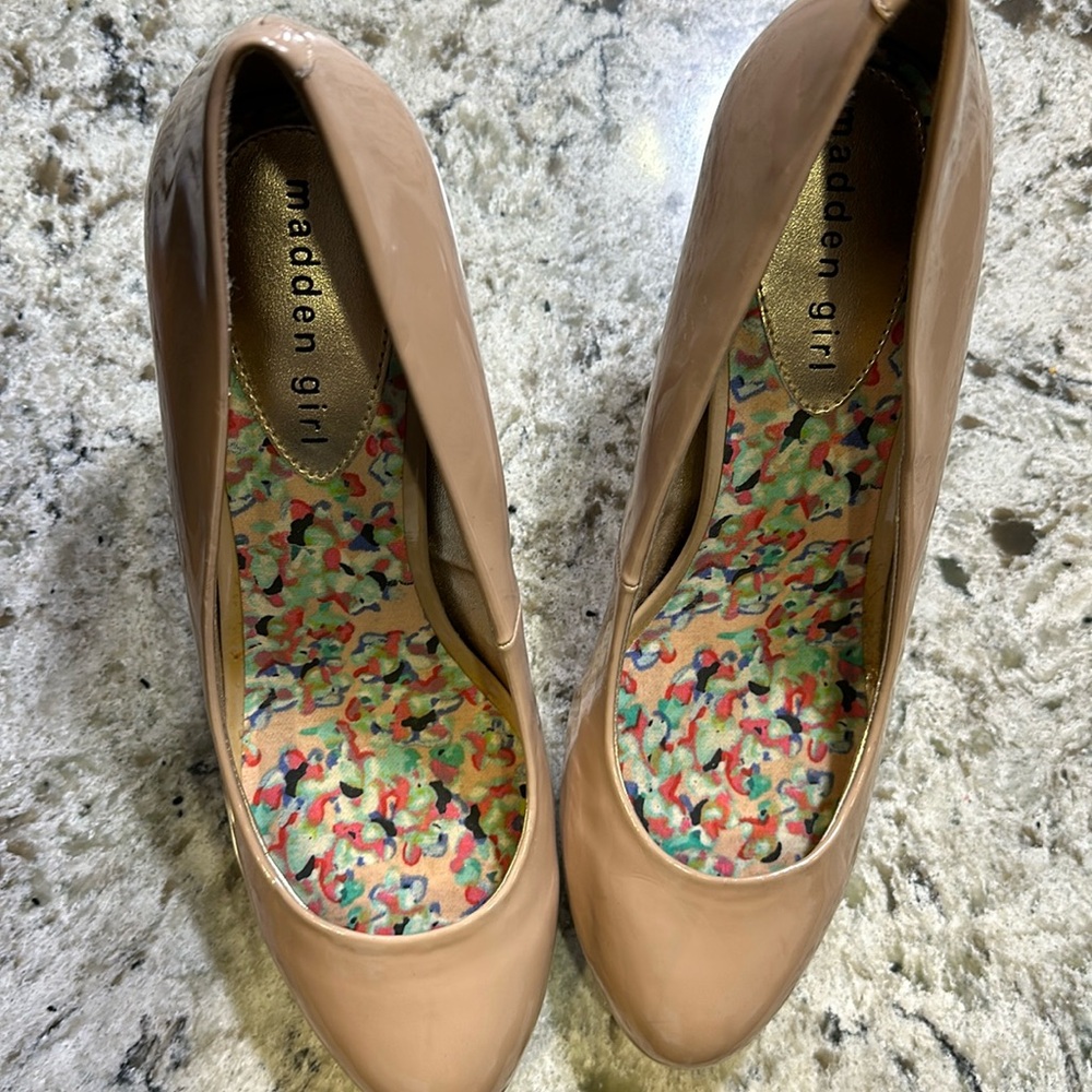 Madden Girl nude high hills shoes size 9